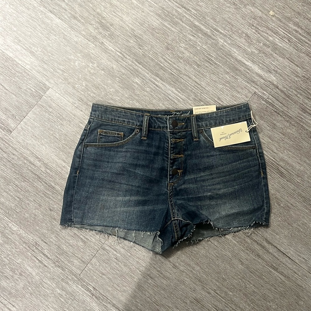 Universal Thread shorts